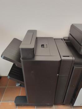 HP Color LaserJet flow MFP M880 mit HP CZ999A Finisher, Top Zustand!
